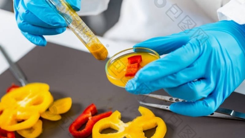 在开始安装膨化食品机械之前，首先要确保安装现场符合机械安装的要求。这包括：